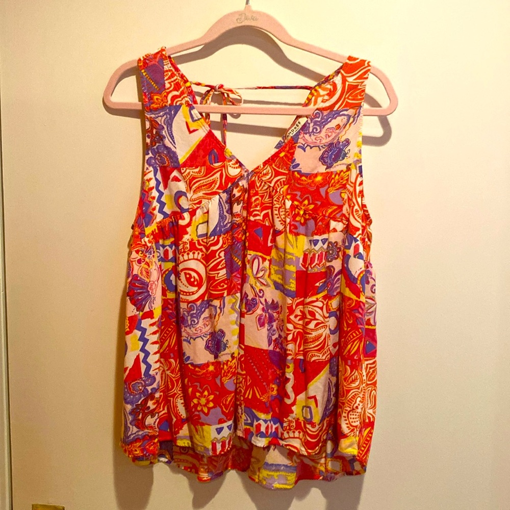Colorful, breezy summer top from Andree by UNIT. SIZE L.